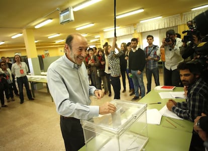 Rubalcaba, en el colegio público San Pío X de Mahadahonda (Madrid)