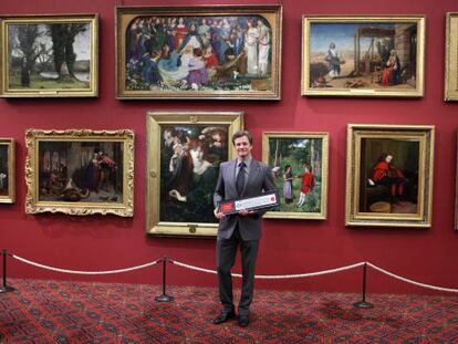 Colin Firth posa con el reconocimiento de la City de Londres, el 8 de marzo de 2012.