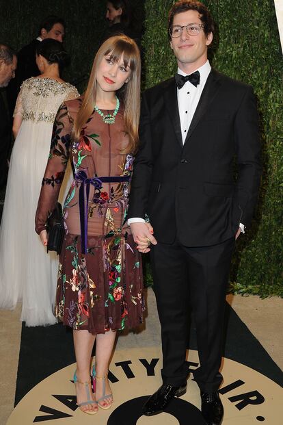 No tenemos muy claro en qué estaba pensando Joanna Newsom cuando se vistió para acudir a la fiesta de Vanity Fair. 