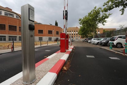 Las nuevas barreras para regular el aparcamiento.