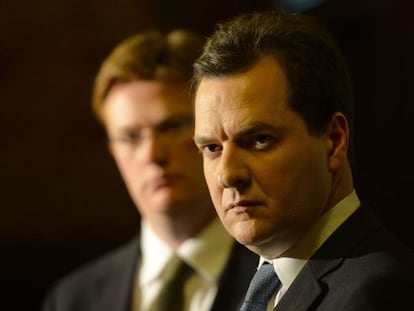 El canciller brit&aacute;nico del Exchequer, George Osborne y su n&uacute;mero dos, Danny Alexander, hoy en Glasgow.