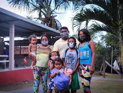 Familia de migrantes venezolanos en Brasil.