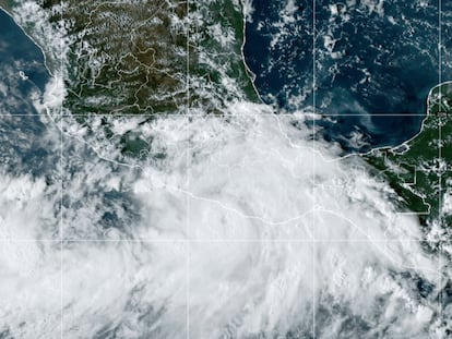 El huracán John se aproxima al sur de México la tarde del lunes 23 de septiembre de 2024.