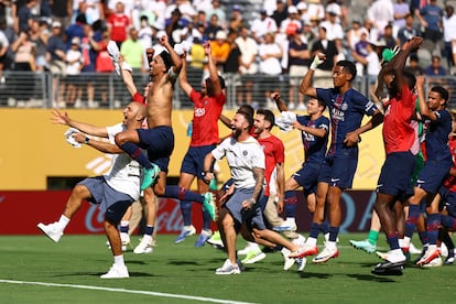 Los jugadores del PSG celebran la victoria ante el Real Madrid.