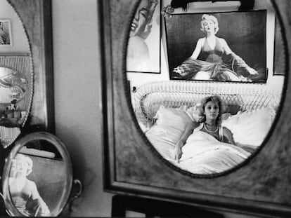 Un fotograma, con Nacha, del documental 'Vestida de azul' (1983), de Antonio Giménez Rico.