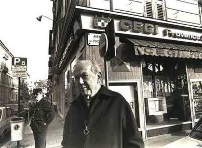 Graham Greene en Niza, en una fecha sin determinar.