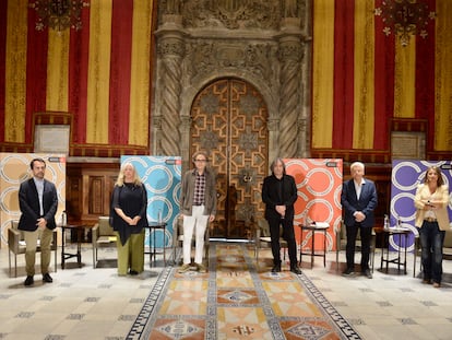 Óscar Ramirez (PP), Gemma Sendra (ERC), Joan Subirats (BComú), Xavier Marcé (PSC), Ferran Mascarell (JuntxCat) y Eva Parera (Barcelona Pel Canvi), tras la presentación del Pacto por la Cultura en Barcelona.