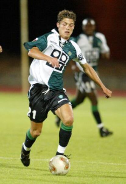 Cristiano jugando con el Sporting de Lisboa. Ficharía por el Manchester United en 2003, con 18 años.