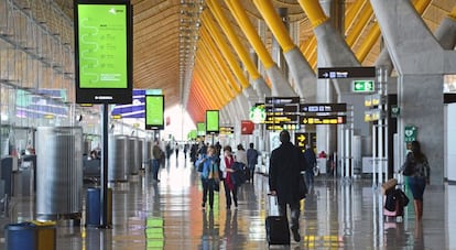 Interior de la Terminal 4 del aeropuerto madrile&ntilde;o de Barajas, la &uacute;ltima gran inversi&oacute;n de Aena.