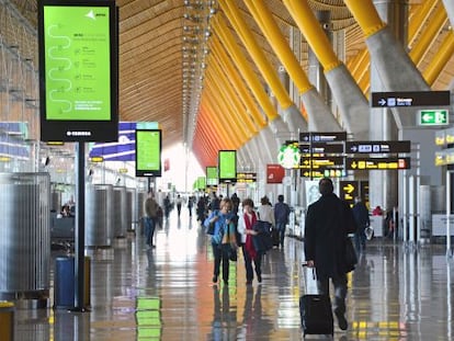 Interior de la Terminal 4 del aeropuerto madrile&ntilde;o de Barajas, la &uacute;ltima gran inversi&oacute;n de Aena.