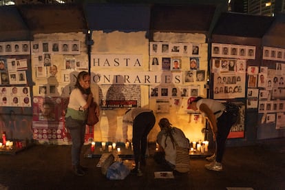 Familiares de personas desaparecidas realizan una vigilia en la glorieta de los desaparecidos antes glorieta de la palma.