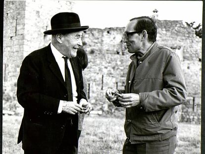 Josep Pla y Miguel Delibes en Palafrugell, en 1969. 