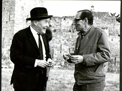 Josep Pla y Miguel Delibes en Palafrugell, en 1969.