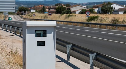 Un radar en una carretera secundaria, en una imagen de archivo.