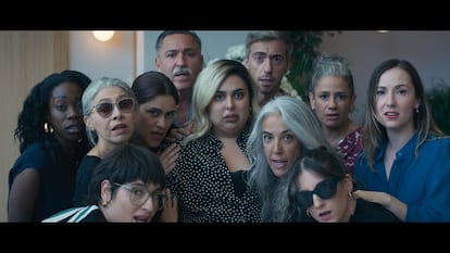 Blanca Martínez (en el centro), en una imagen del primer episodio de 'Mariliendre'.
