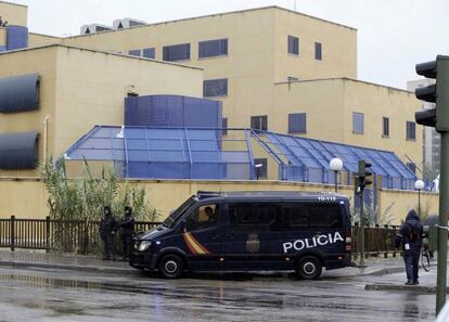 La fachada del Centro de Internamiento de Extranjeros (CIE) de Aluche (Madrid).