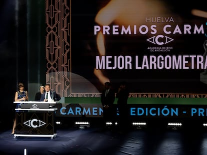 Entrega del premio a la mejor película de la III edición de los Premios Carmen del Cine Andaluz, celebrados en Huelva. / CORTESÍA PREMIOS CARMEN