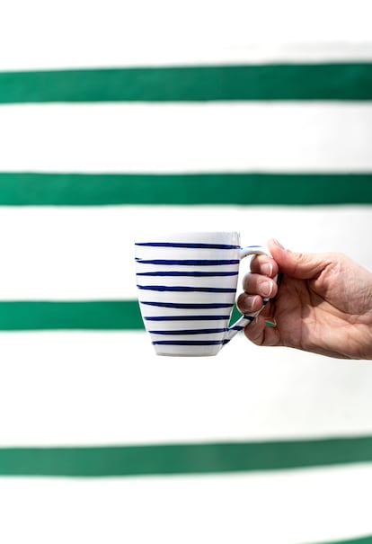 Fábrica de cerámica de la población de Gmunden. Una taza con el diseño típico de Bad Ischl.
