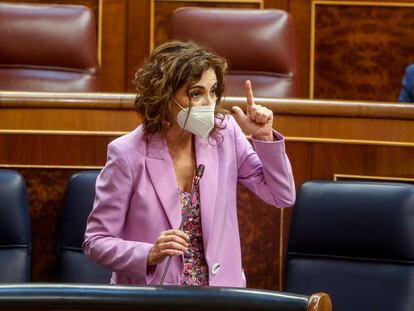 La ministra de Hacienda, María Jesús Montero, el 12 de mayo en el Congreso.