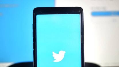 Twitter devuelve el verificado azul a cuentas masivamente seguidas sin cobrarles por ello