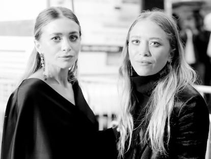 Mary-Kate y Ashley Olsen, premio CFDA por su colección de ropa femenina, la noche del lunes en la gala celebrada en Nueva York.