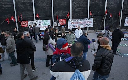 Campamento de protesta de los trabajadores de Madrid R&iacute;o, el pasado lunes.