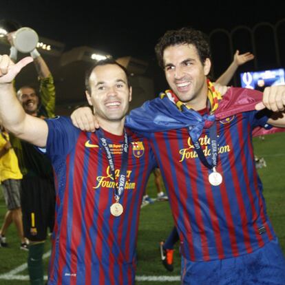 Iniesta y Cesc festejan el triunfo.