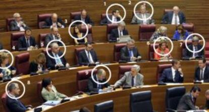 Parte de los diputados populares en las Cortes Valencianas que han estado imputados esta legislatura. Hernández Mateo está señalado con el número uno.