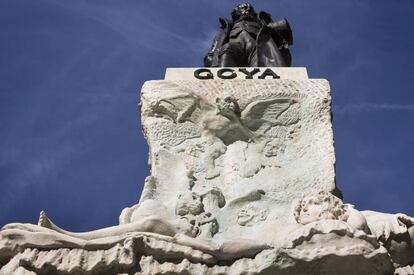 Monumento a Goya, obra del escultor Benlliure, delante del Museo del Prado