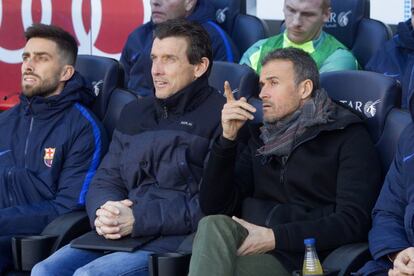 El entrenador del Barcelona, Luis Enrique (d), antes del inicio del partido.