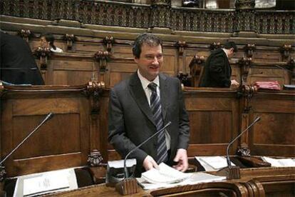 Jordi Hereu en el salón de plenos del Ayuntamiento de Barcelona.