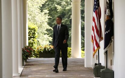 El presidente Obama se dispone a realizar el anuncio en la Rosaleda de la Casa Blanca.