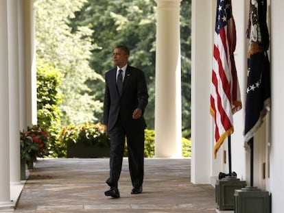 El presidente Obama se dispone a realizar el anuncio en la Rosaleda de la Casa Blanca.