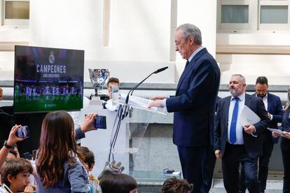 The president of Real Madrid, Florentino Pérez, speaks a few words this Sunday during the events celebrating the team's thirty-sixth League.