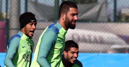 Neymar, Arda y Luis Suárez, en el entrenamiento de ayer.