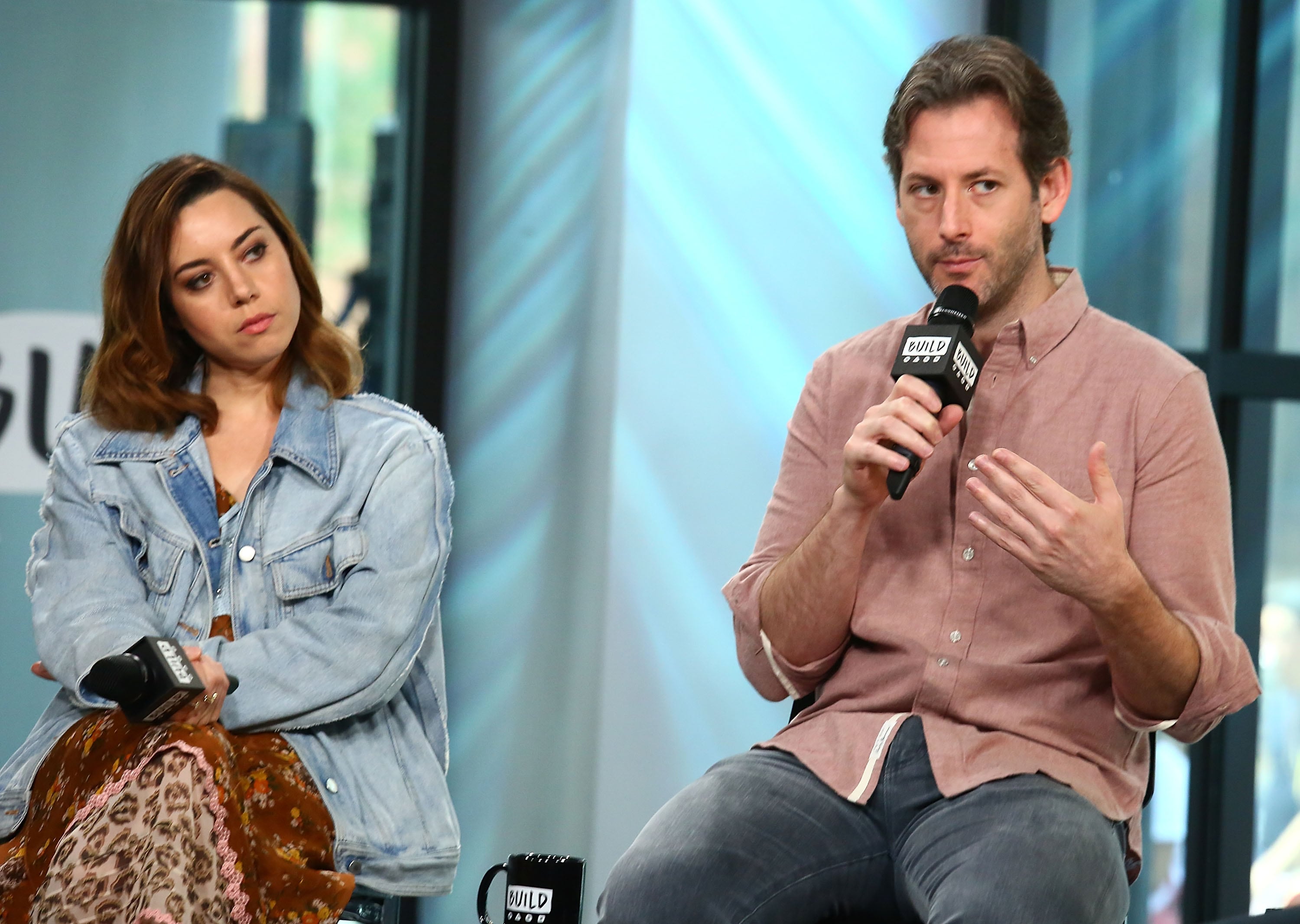 Aubrey Plaza rinde homenaje a su marido, Jeff Baena, en su primera aparición pública tras su muerte 1 Aubrey Plaza y Jeff Baena en la presentación de 'The Little Hours', dirigida por él y protagonizada por ella, el 29 de junio de 2027 en Nueva York.