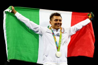 Germán Sanchez, celebra su medalla