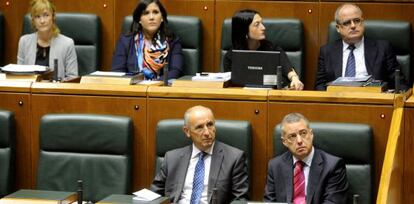 La bancada del PNV, con el lehendakari Iñigo Urkullu, en el Parlamento.