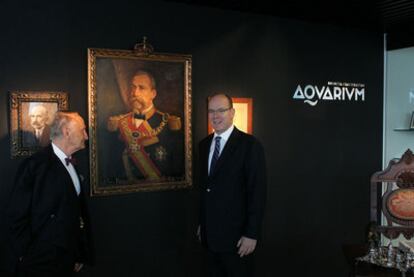 Alberto de Mónaco (a la derecha) y Vicente Zaragüeta,a yer junto al retrato del tatarabuelo del soberano monegasco.
riarte
Clarisse actúa en Bilbao.