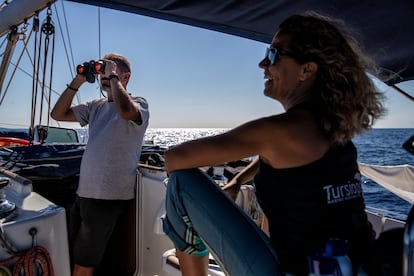 Txema Brotons y Margalida Cerdà a bordo del 'Irifi'. 