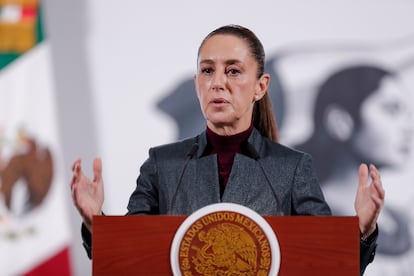 Claudia Sheinbaum habla durante una rueda de prensa matutina, en el Palacio Nacional, este jueves.