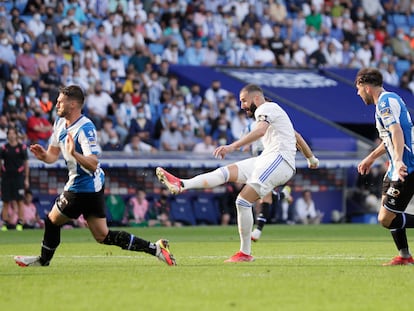 Karim Benzema marca el 2-1 al Espanyol en Cornellá el pasado 3 de octubre.