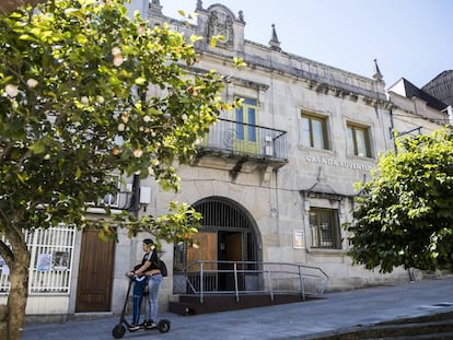 La Casa da Xuventude de Cangas do Morrazo, que antes era el Ayuntamiento, en la calle Real.