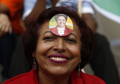 Manifestante participa do ato a favor de Dilma no Rio.