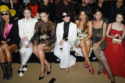 Sabrina Sato, Lady Kitty Spencer, Carly Paoli, Monica Belluci, Sofia Vergara, Bianca Balti y Tina Tamashiro en el ‘front row’ de Dolce & Gabbana.