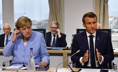 La canciller alemana, Angela Merkel, y el presidente francés, Emmanuel Macron, reunidos en una sesión del G7 en Biarritz (Francia) el pasado 26 de agosto.