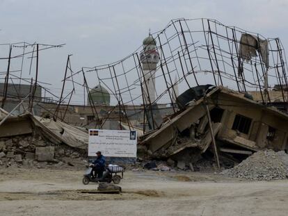 Ruinas de Mosul, más de un año después de que se marchara el ISIS.