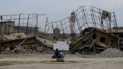 Ruinas de Mosul, más de un año después de que se marchara el ISIS.