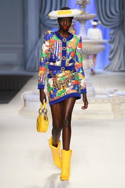 smag-moschino-s23-030