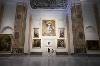 El Museo de Bellas Artes de Sevilla fue inaugurado oficialmente en 1841. Se ubica en la plaza del Museo, que está presidida por una escultura dedicada a Bartolomé Esteban Murillo. La obra de Murillo 'Inmaculada la Colosal' preside la sala V del Museo.